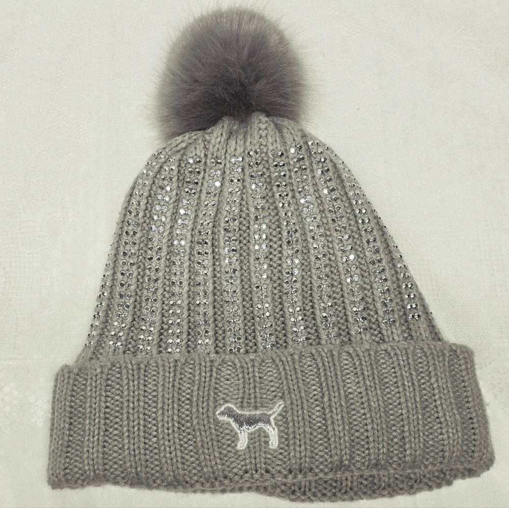 PINK VS Holiday 2018 Faux Fur Pom-Pom SPARKLY Rhinestones Gray Beanie Hat w Dog
